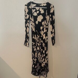 Billabong Black & Cream Floral Swim Cover